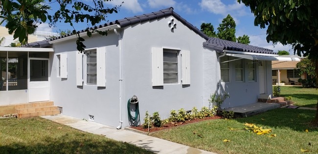 Building Photo - 1723 Jackson St