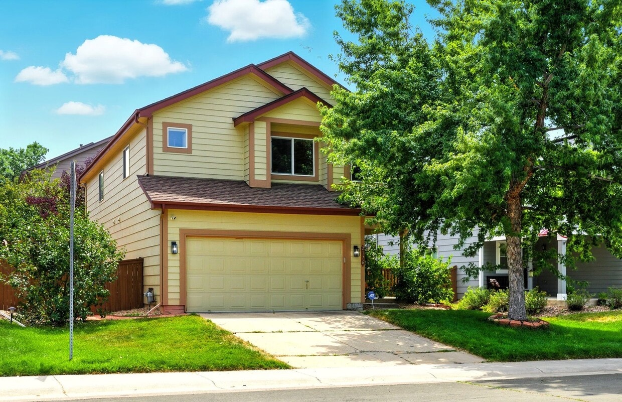 Foto principal - Amazing 3 Bed 4 Bath Highlands Ranch House...