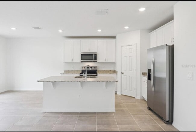 Building Photo - 2310 White Tail St