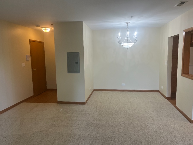 Building Photo - 550 W 75th St