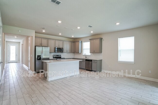 Foto del edificio - 2132 Live Oak Lake Rd