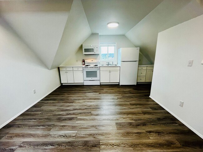 Foto del edificio - Newly Remodeled Apartment in the Center of Downtown Poulsbo!