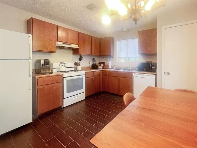 Building Photo - 8402 Cornwall Dr