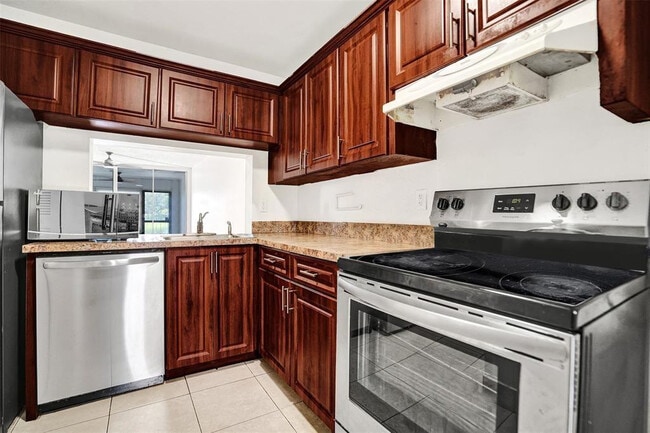 Foto del edificio - 9440 Poinciana Pl