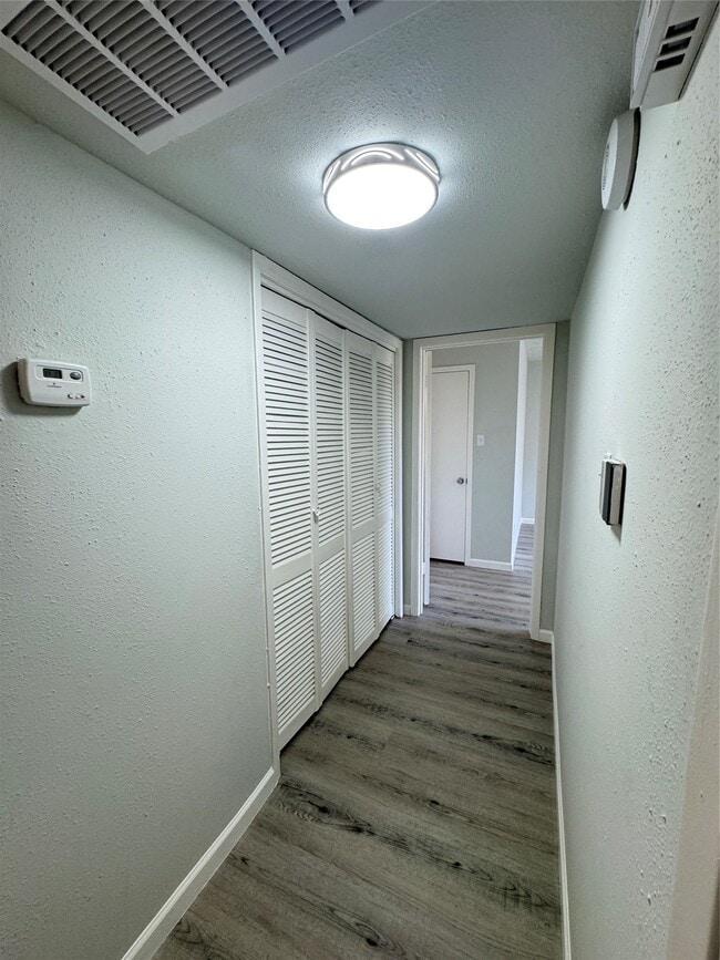 Building Photo - 10555 Turtlewood Ct