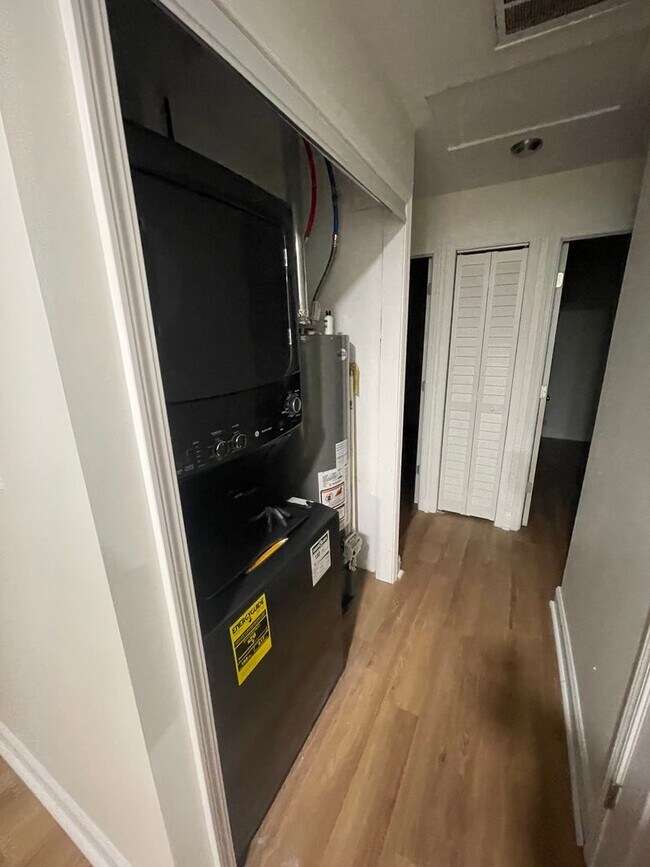 Building Photo - Section 8 Ready Home