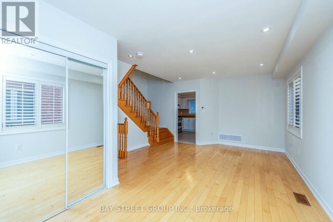 Building Photo - 130 Royal Appian Crescent