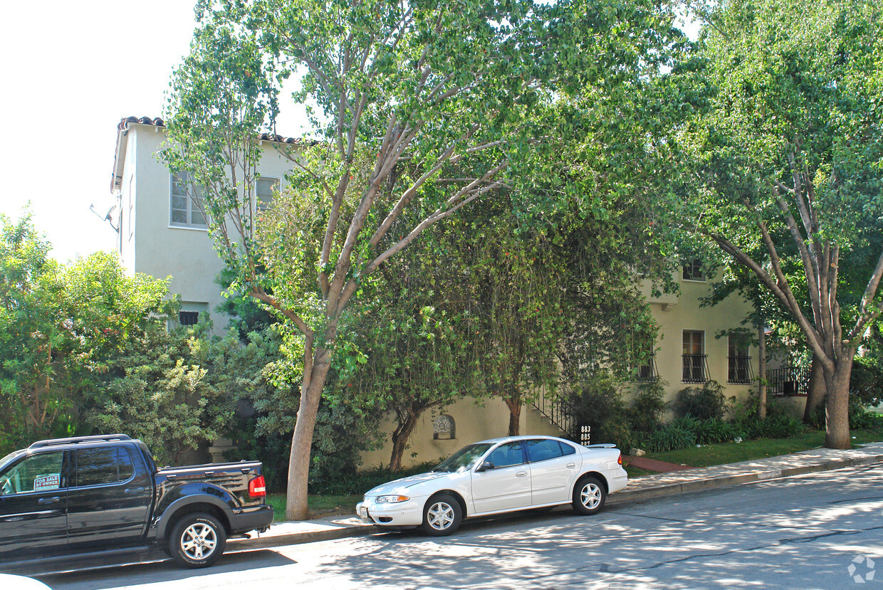 Building Photo - 883 N West Knoll Dr