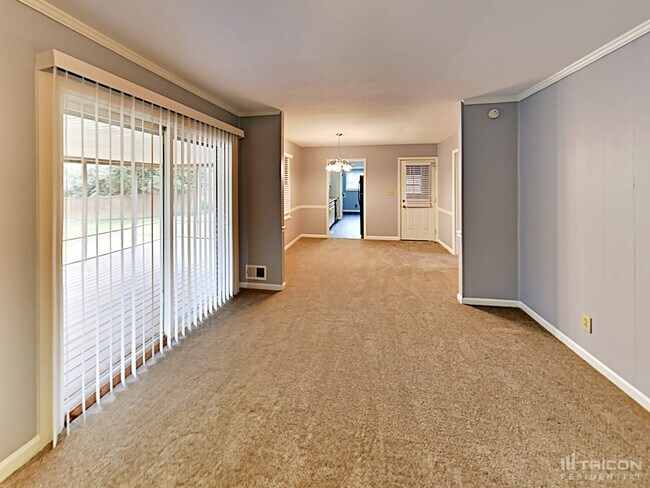 Foto del edificio - 490 Rocky Creek Dr