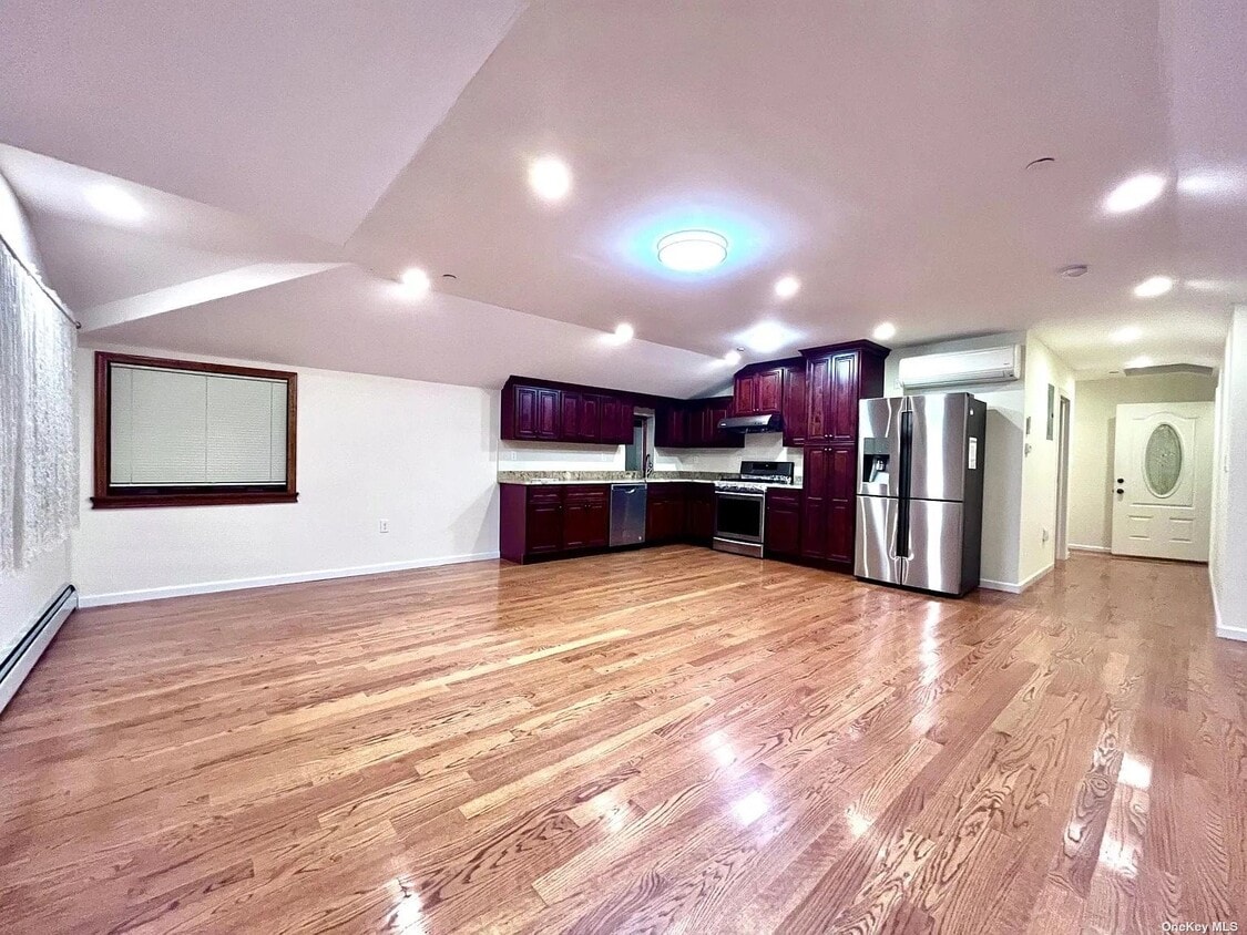 15030 Roosevelt Ave Unit 2fl, Flushing, NY 11355 Room for Rent in