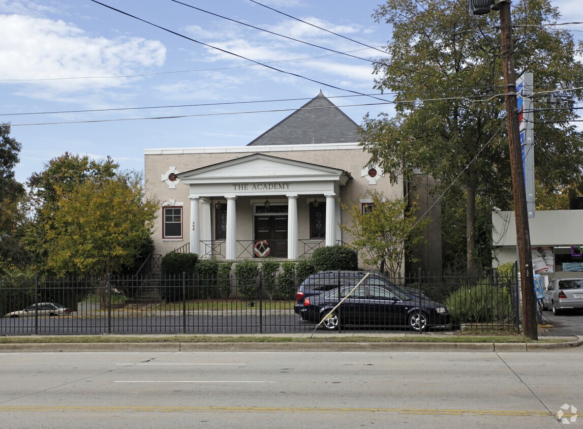 Foto del edificio - 368 NE Moreland Ave