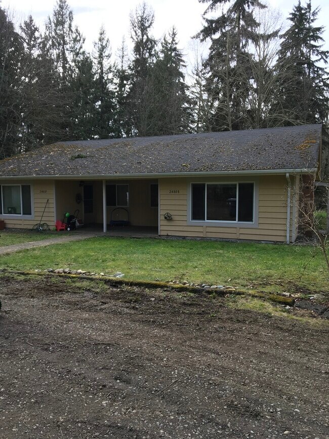 Building Photo - Available Now Duplex in the heart of Graham