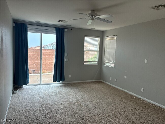 Foto del edificio - 5774 Blackbirch St