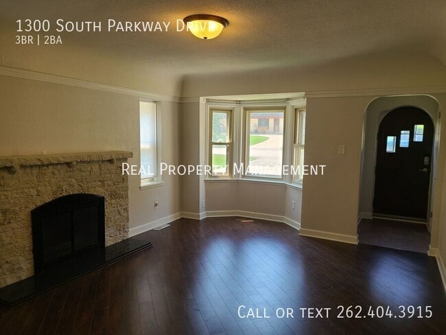 Building Photo - 1300 Parkway Dr