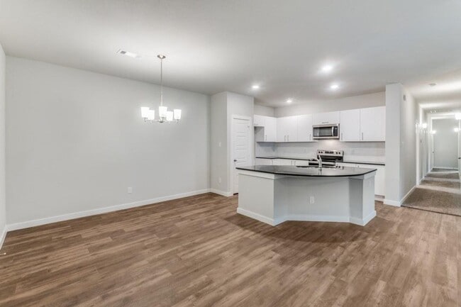 Building Photo - 640 Blackland dr