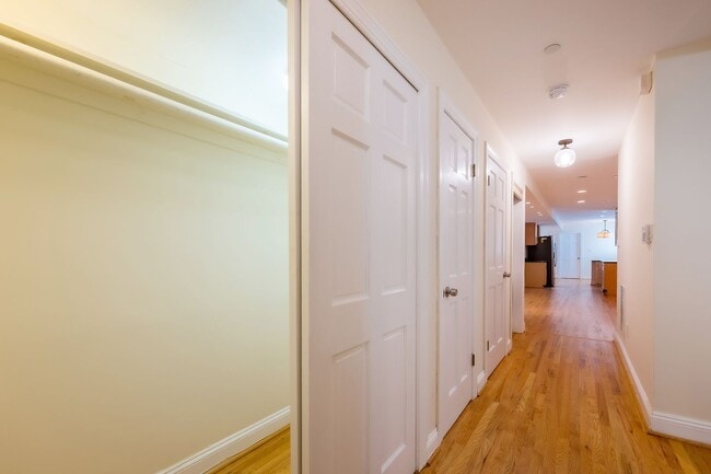 Foto del edificio - Charming & Spacious 2 BD, 2 BA in Columbia...