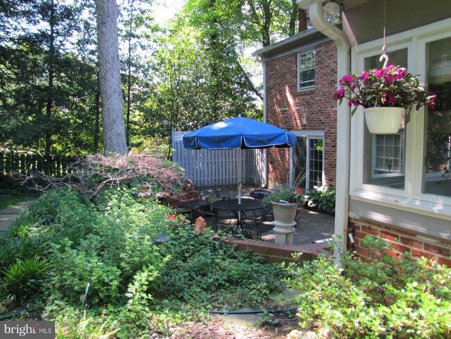 Building Photo - 2419 Claremont Dr