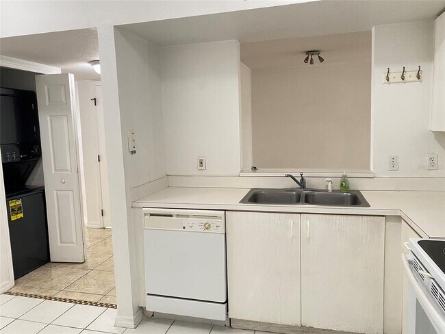 Foto del edificio - 495 Las Cortes Ln