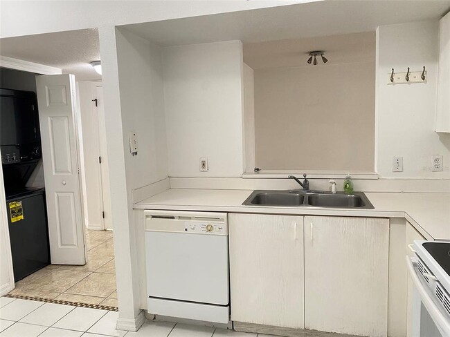 Building Photo - 495 Las Cortes Ln