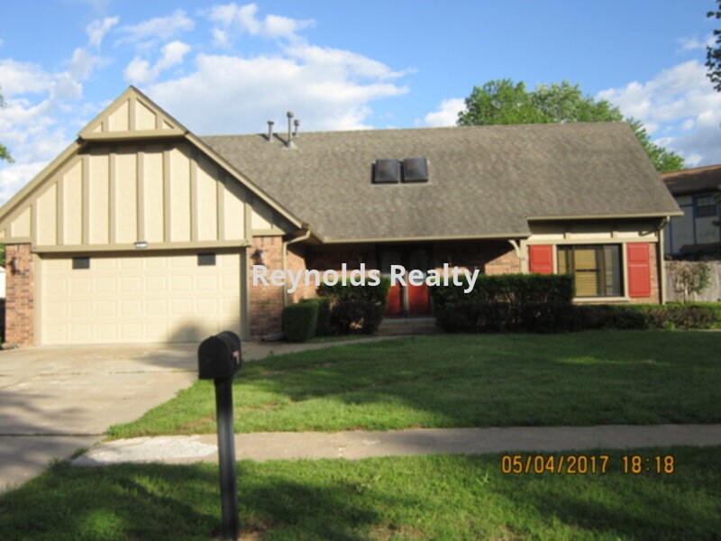 Primary Photo - Gorgeous Quail Run Estates Beauty!