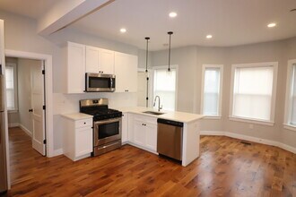 Building Photo - 477 Meridian St