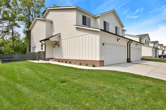 Foto del edificio - Clear Ridge Townhomes