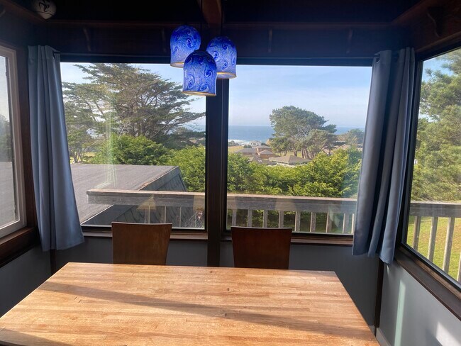 Área de comedor - 14300 Hanson Cir