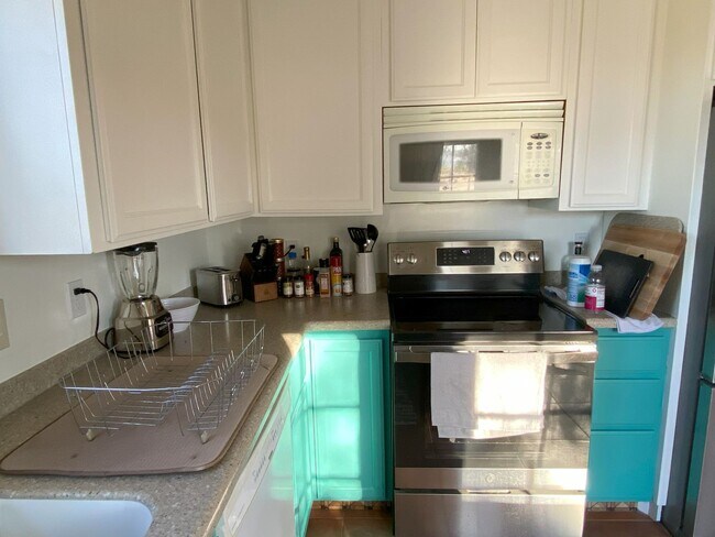 Foto del edificio - Charming 3-Bedroom Home for Rent in Lander...