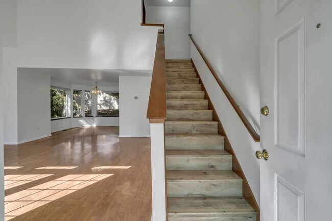 Foto del edificio - 3-bedroom, 2.5-bathroom home located in Fe...