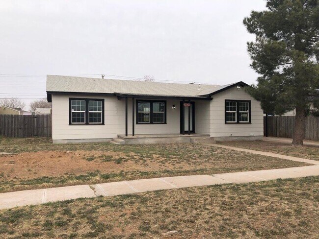 Foto del edificio - For Lease - 2604 Holloway - Midland TX