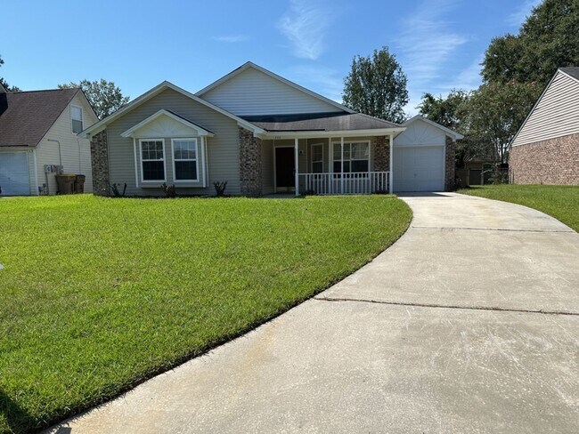 Foto del edificio - 446 Falcon Dr