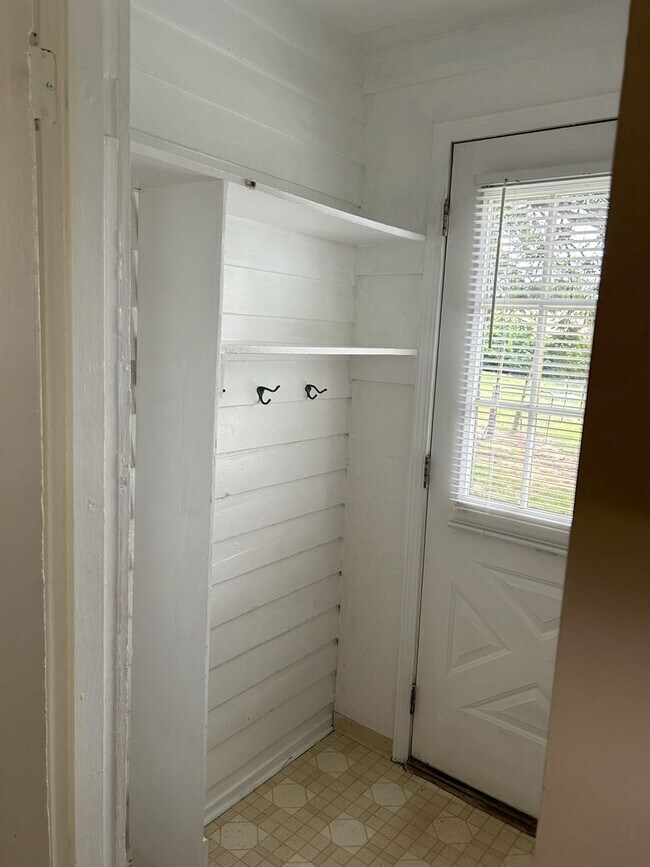 Building Photo - Vintage Ranch 1 Bed/1Bath plus Bonus Room ...
