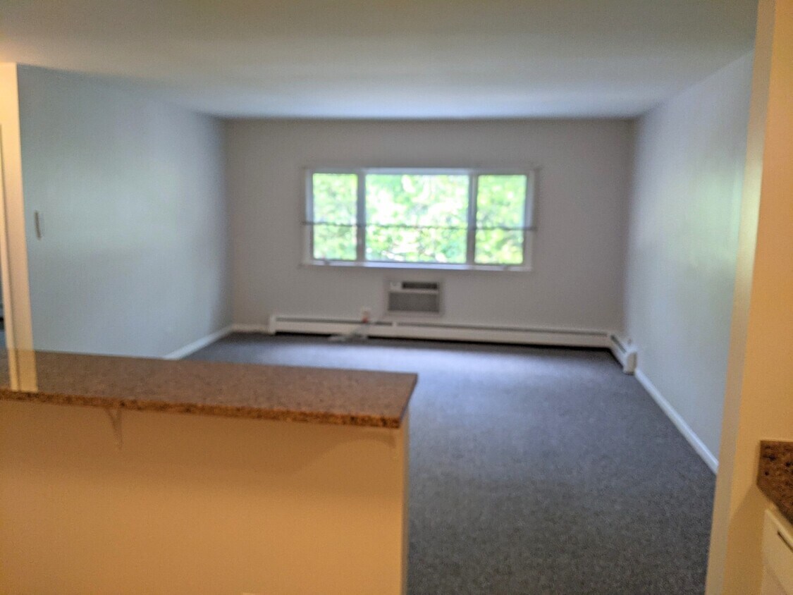 Primary Photo - 800 Custer Ave