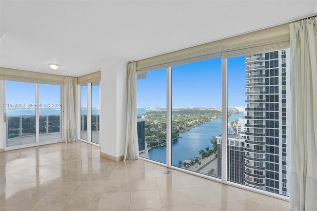 Foto del edificio - 4775 Collins Ave