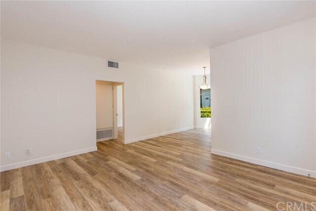 Building Photo - 387 Huntington