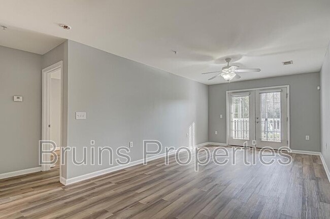 Foto del edificio - 7108 W Friendly Ave