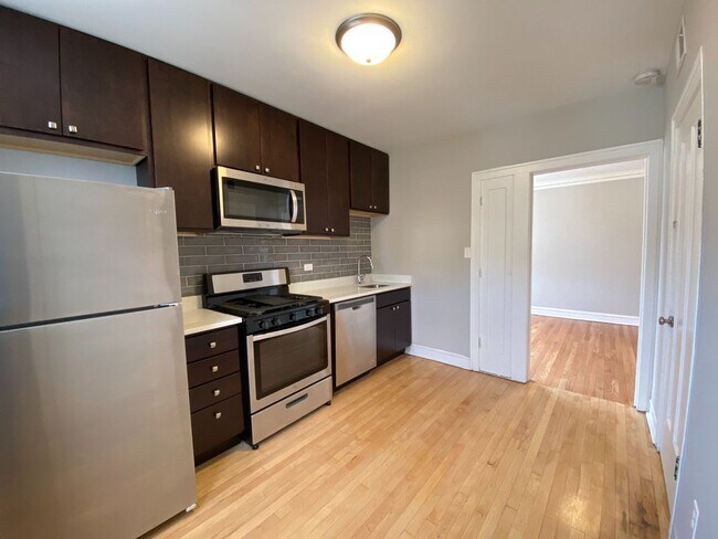 Building Photo - 2425 N Tripp Ave