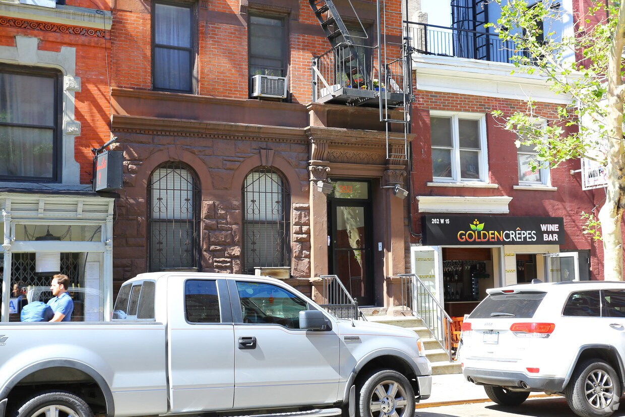 Building Photo - 260 W 15th St
