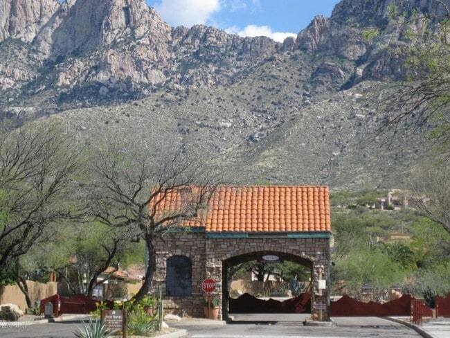Foto del edificio - Bright & Peaceful Living in Oro Valley’s Gated Stoney Canyon