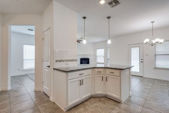 Foto del edificio - 9829 Timber Wolf Ln