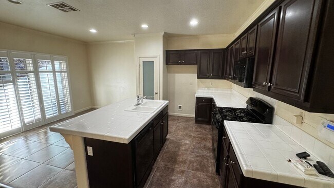 Foto del edificio - 5419 Woodard Ridge Dr