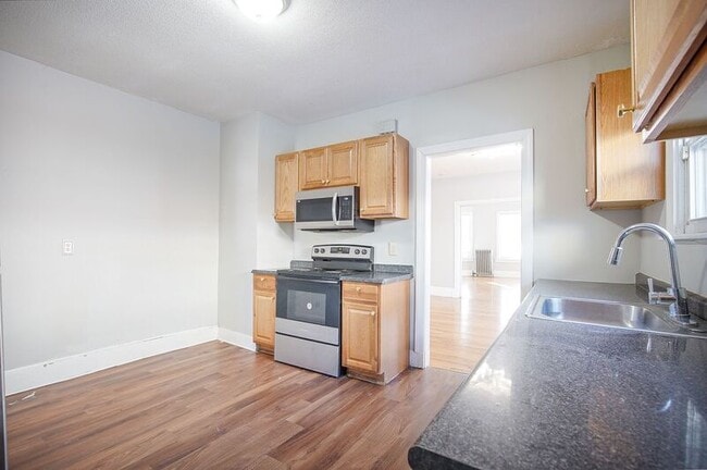 Building Photo - 824 Sumner Ave