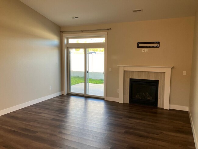 Building Photo - Beautiful West End Home