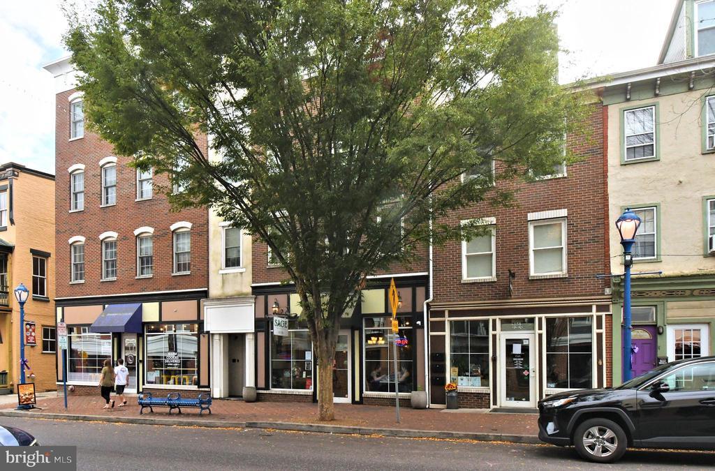 Primary Photo - 154 Bridge St