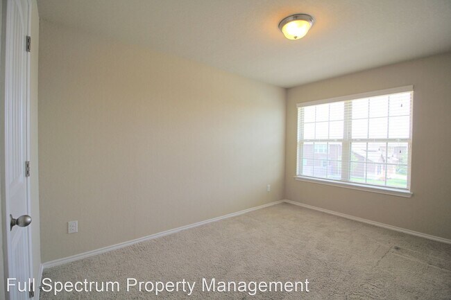 Building Photo - 4 br, 2.5 bath House - 200 Golden Vista