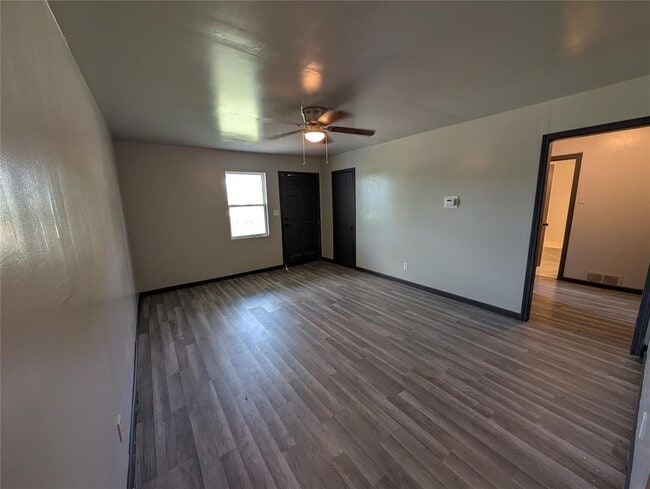 Building Photo - 908 NE 31st St