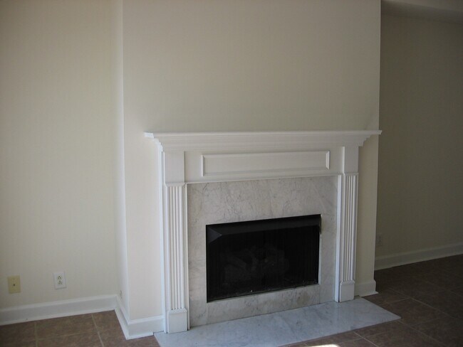 Building Photo - 233 Fairmont Ct