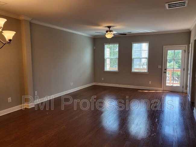 Building Photo - 3180 Parthenon Ave