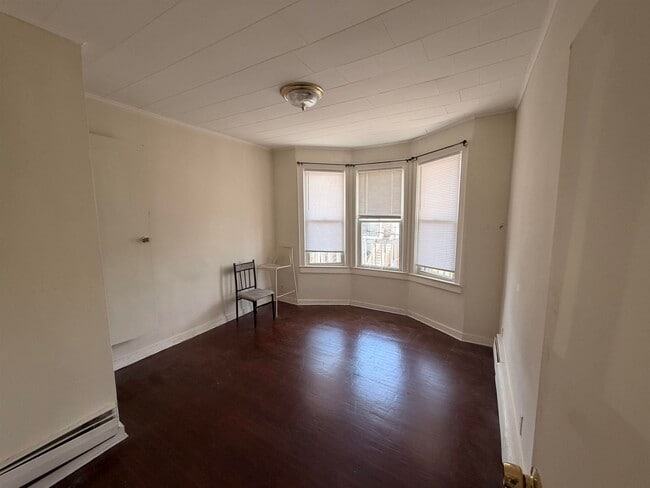 Building Photo - 133 W 20th St