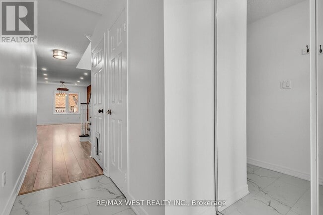 Building Photo - 3865 Allcroft Rd